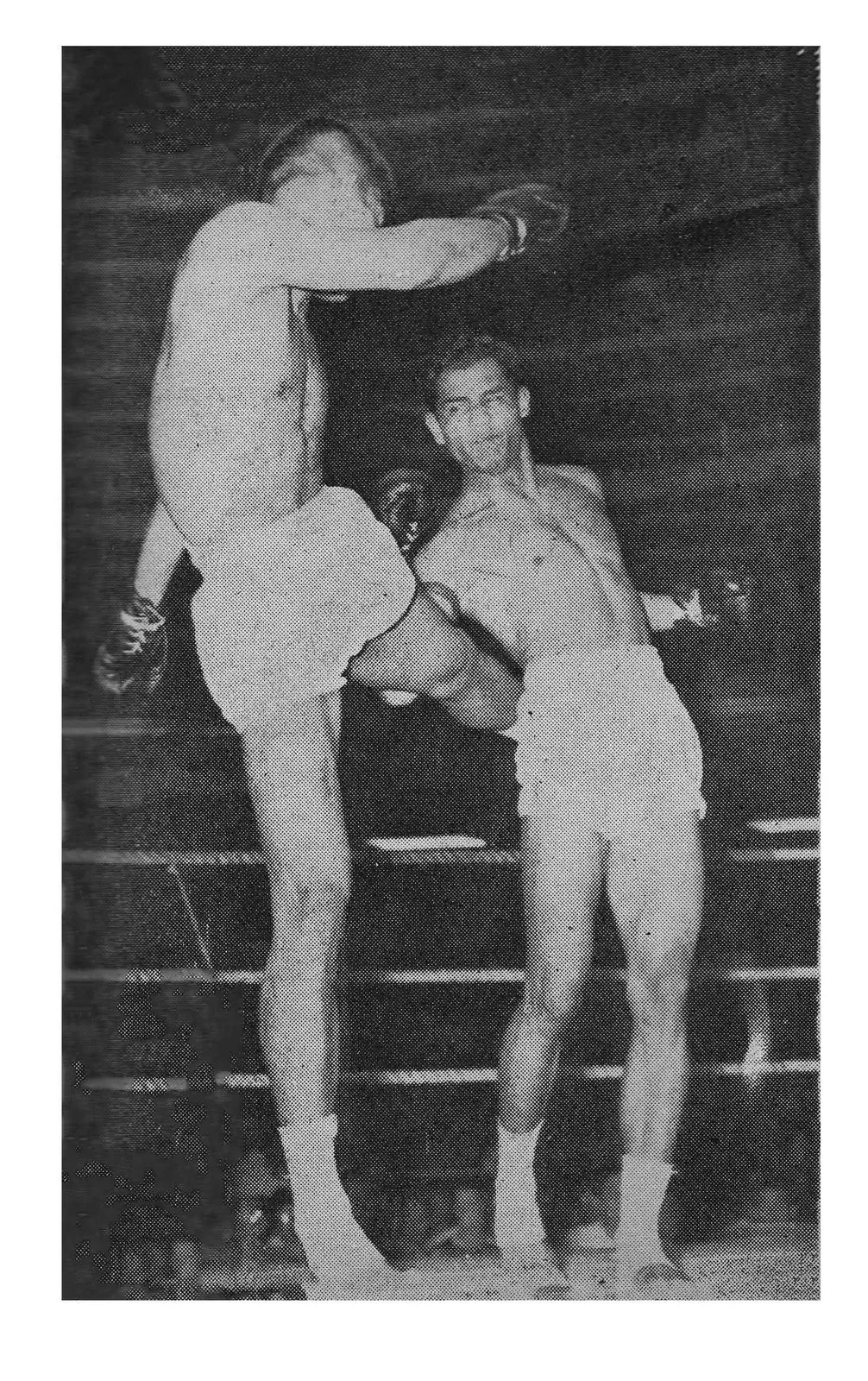 One of the left kicks that fractured Daoprakai's ribs - the Great Kicker's awesome reputation thus rocketed sky-high.