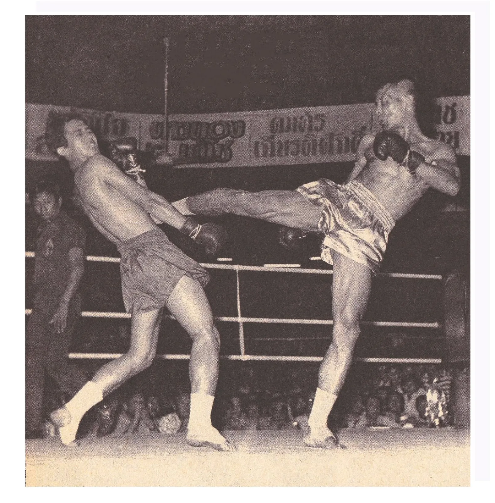 Apidej lashing at Pudpardnoi in Battle of the Ages 1975.