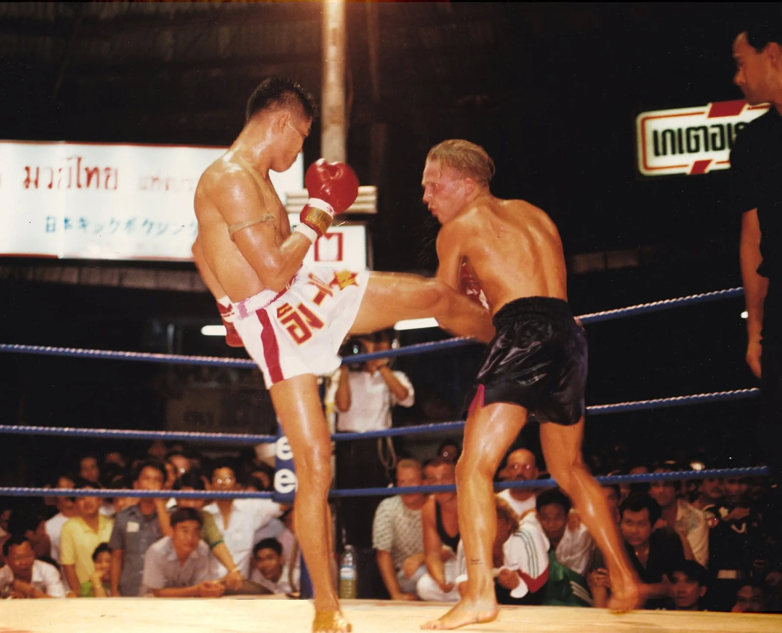 Dekkers vs. Saengtiennoi, one of the best ring classics of all time.