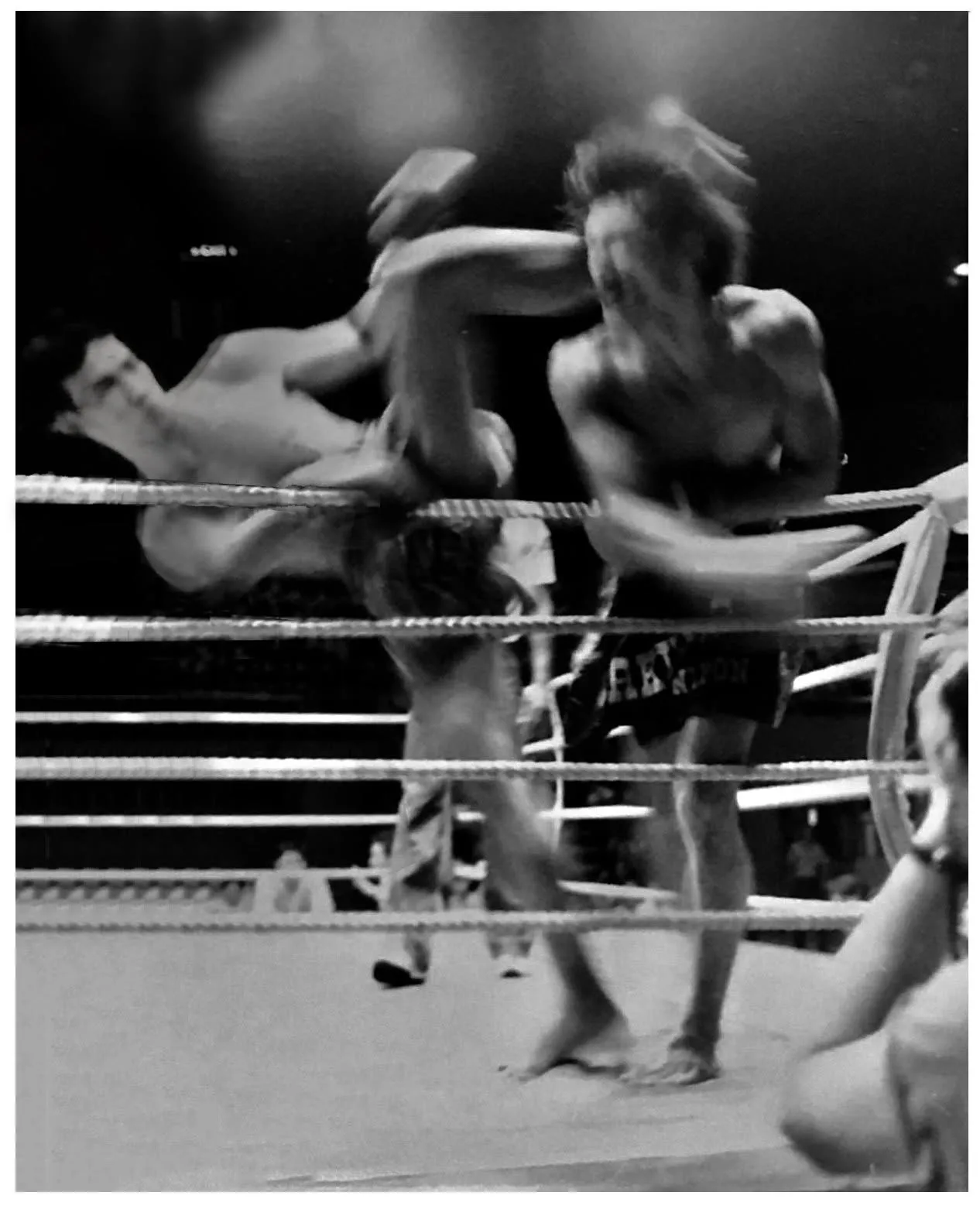Payap's KO kick in the 5th and last round, against Sakiyama, 31 July, 1982, Hong Kong.