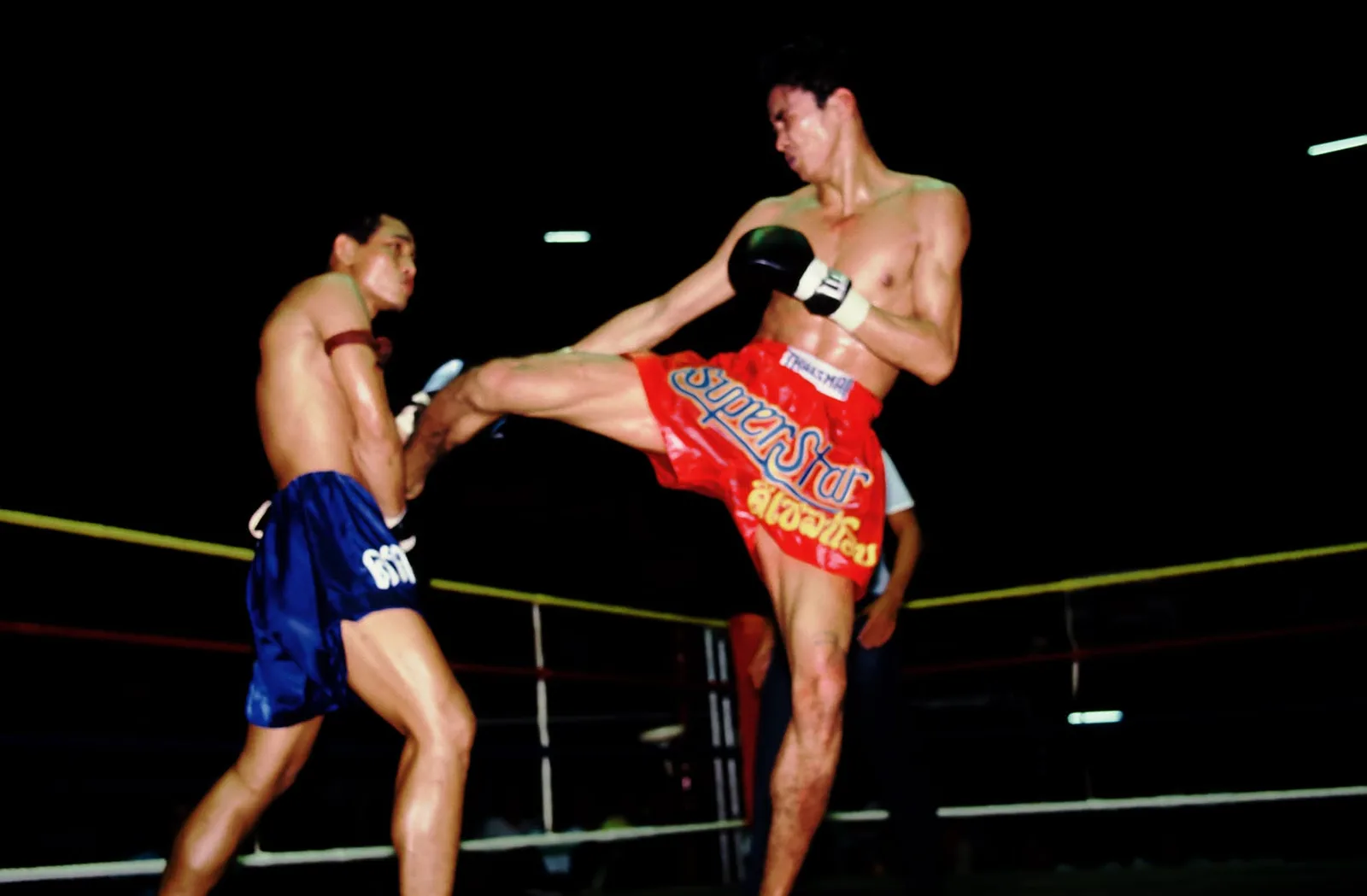 Krongsak na Tirawong Dw 5 Dieselnoi C. Thanasukarn @ RDN Stadium at 138 pounds. Gate : 548,620 baht.