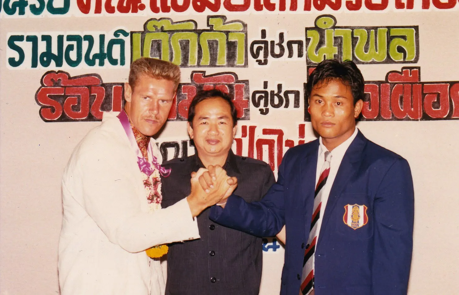 Kaman with Changpheuak with Promoter Songchai in between, before Bangkok showdown in April, 1990.